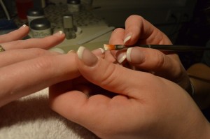 Curva C en uñas esculpidas