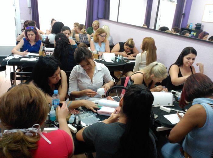 Curso de UÑAS ESCULPIDAS DE ACRÍLICO Y GEL