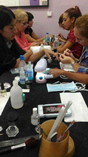 Fotos del curso de uñas esculpidas de acrílico y gel del día 2/10/16 Fotos del curso de uñas esculpidas de acrílico y gel del día 2/10/16