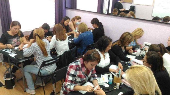 Fotos del curso de uñas esculpidas de acrílico y gel del día 2/10/16 Fotos del curso de uñas esculpidas de acrílico y gel del día 2/10/16