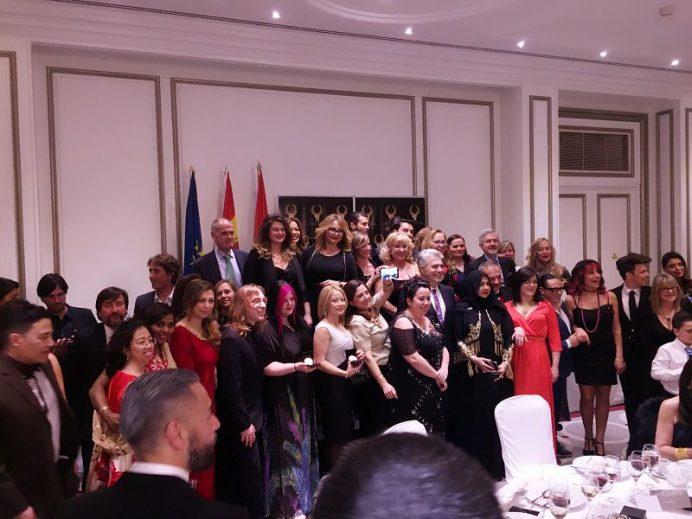 Foto de los galardonados y sus equipos