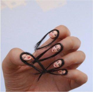 Uñas con rostro y cabello Uñas con rostro y cabello