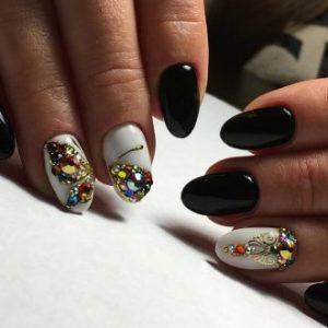 Uñas con pedrería - Uñas y Estética Blog