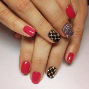 Uñas con pedrería Uñas con piedras