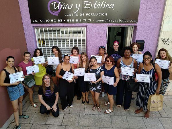 Fotos de las alumnas del curso de esmalte permanente del día 5/8/18 Fotos de las alumnas del curso de esmalte permanente del día 5/8/18
