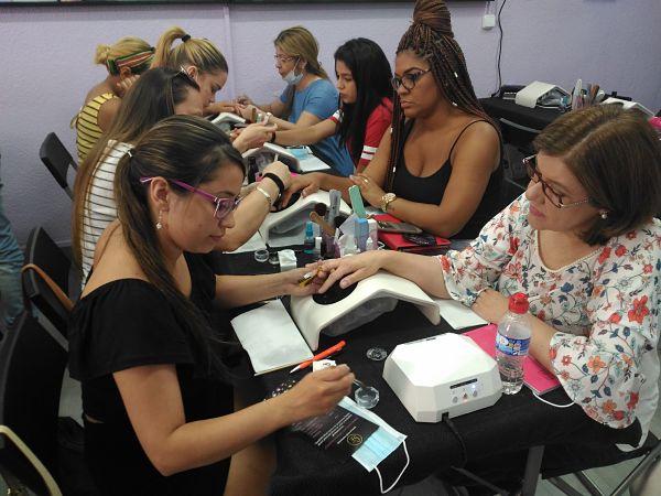 Foto de las alumnas del curso de acrílico y gel día 12/08/18 Foto de las alumnas del curso de acrílico y gel día 12/08/18