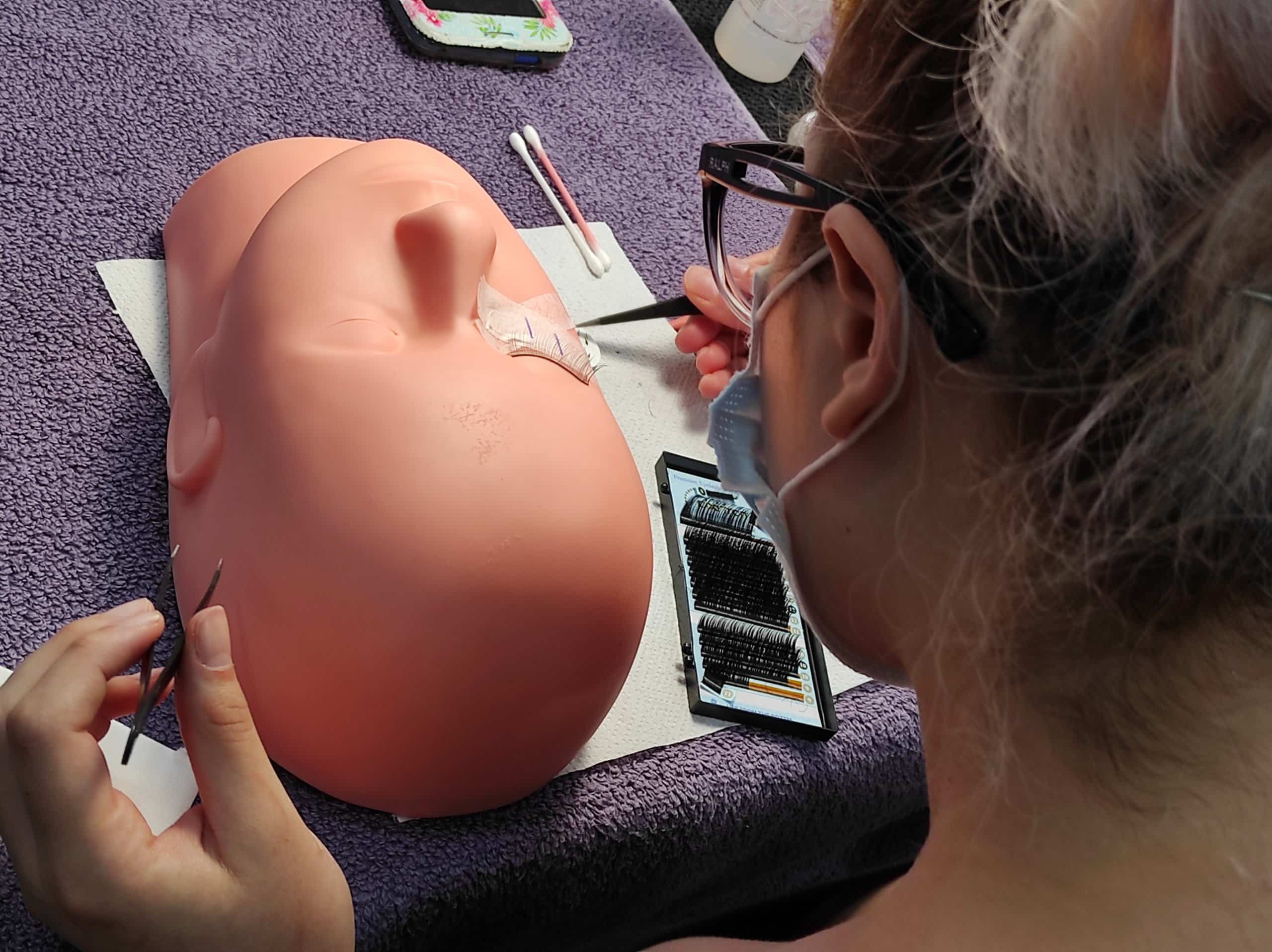 Formación profesional en ojos, Uñas y Estética