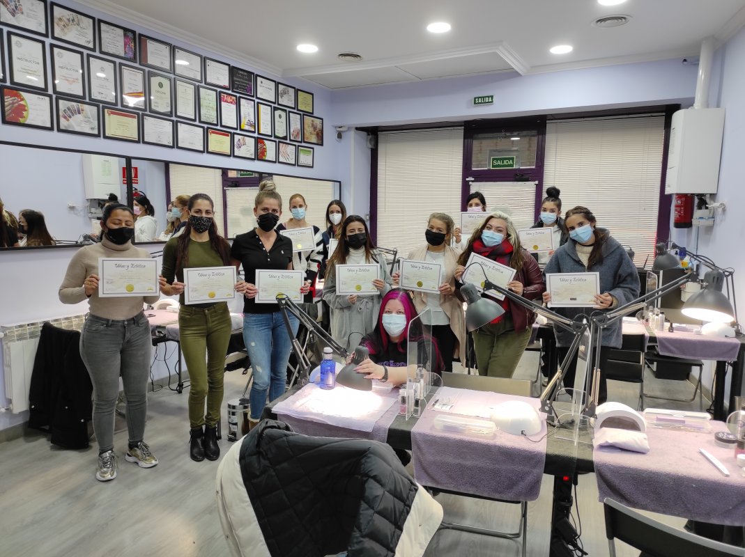 Fotos de las alumnas. Acrílico y gel 14 y 15 de noviembre 2020, Uñas y Estética