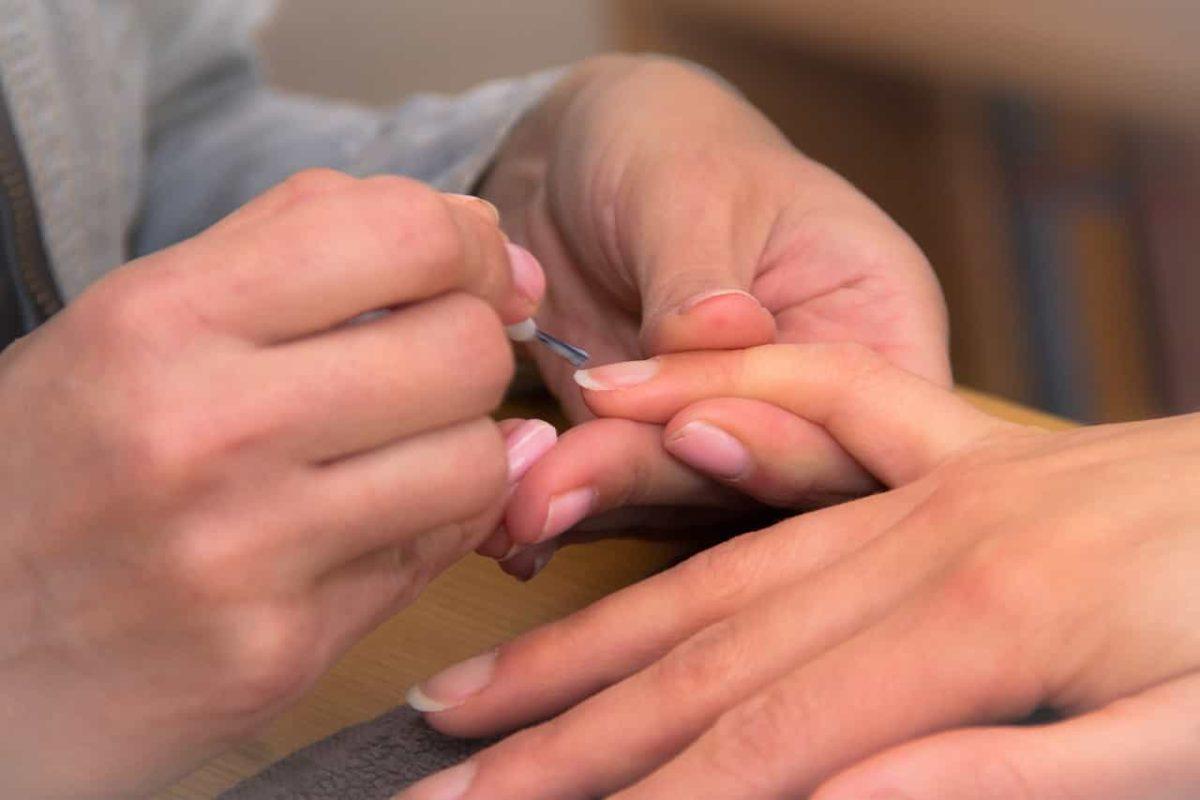 Como ayudan los aceites especiales en el mantenimiento de tus uñas