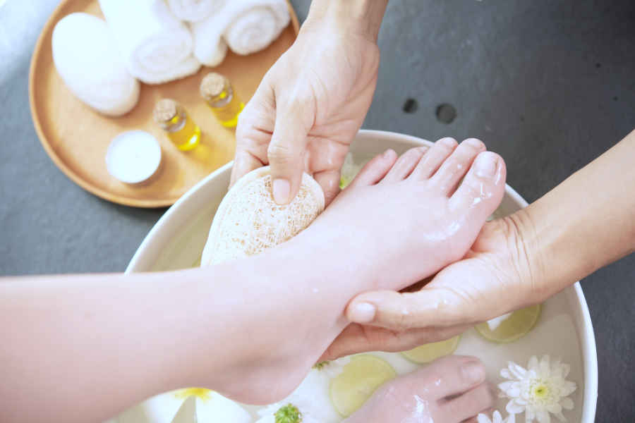 Pies suaves y hermosos - Curso de uñas acrílicas