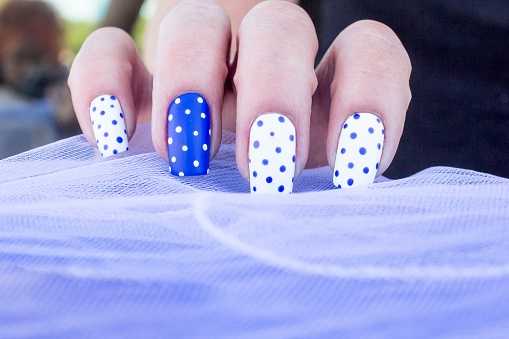 Uñas polka dots